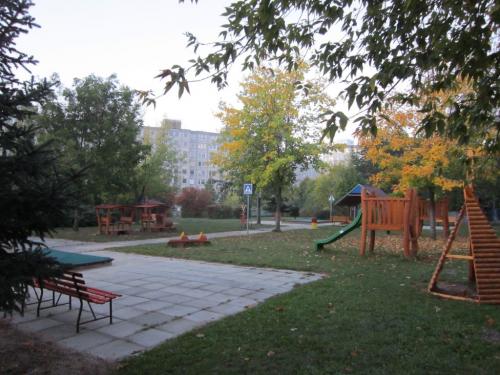 Školní zahrada na podzim